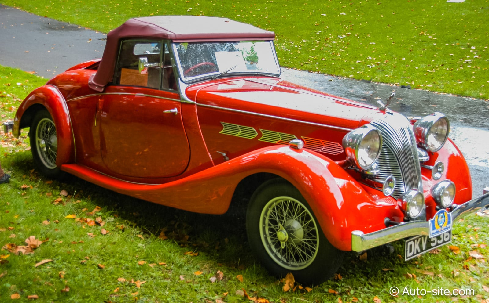 triumph dolomite roadster 1939 waterfall grill skier mascot dkv536 red front right side